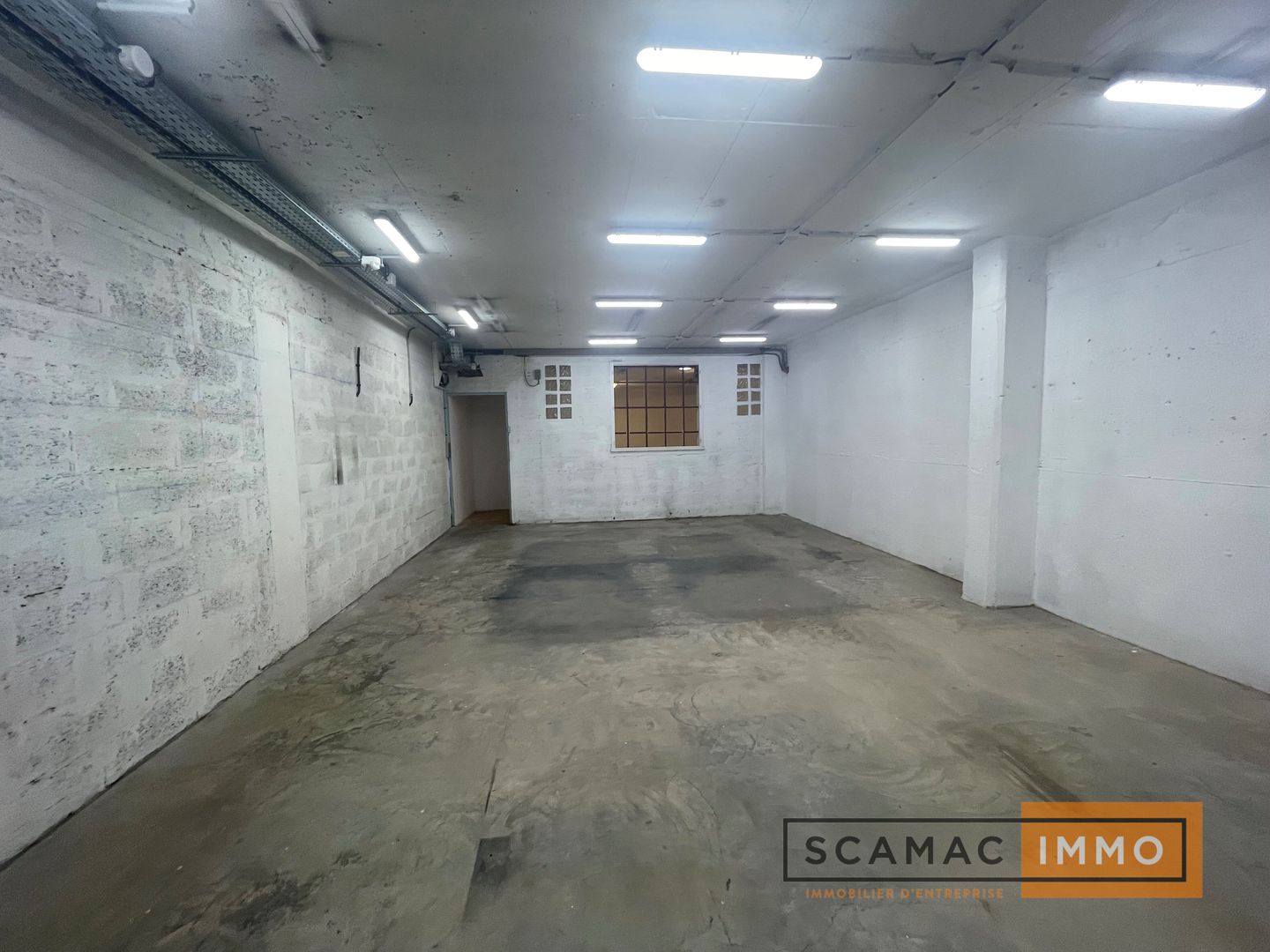 local d'activités de 391m², Plaisir (Yvelines)