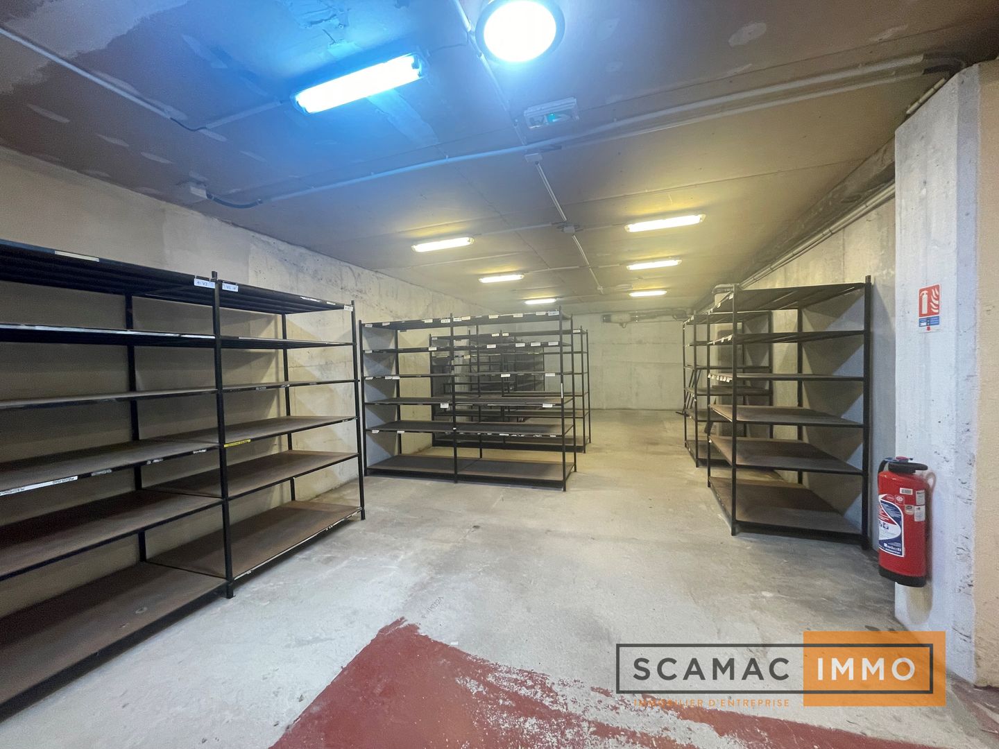local d'activités de 391m², Plaisir (Yvelines)