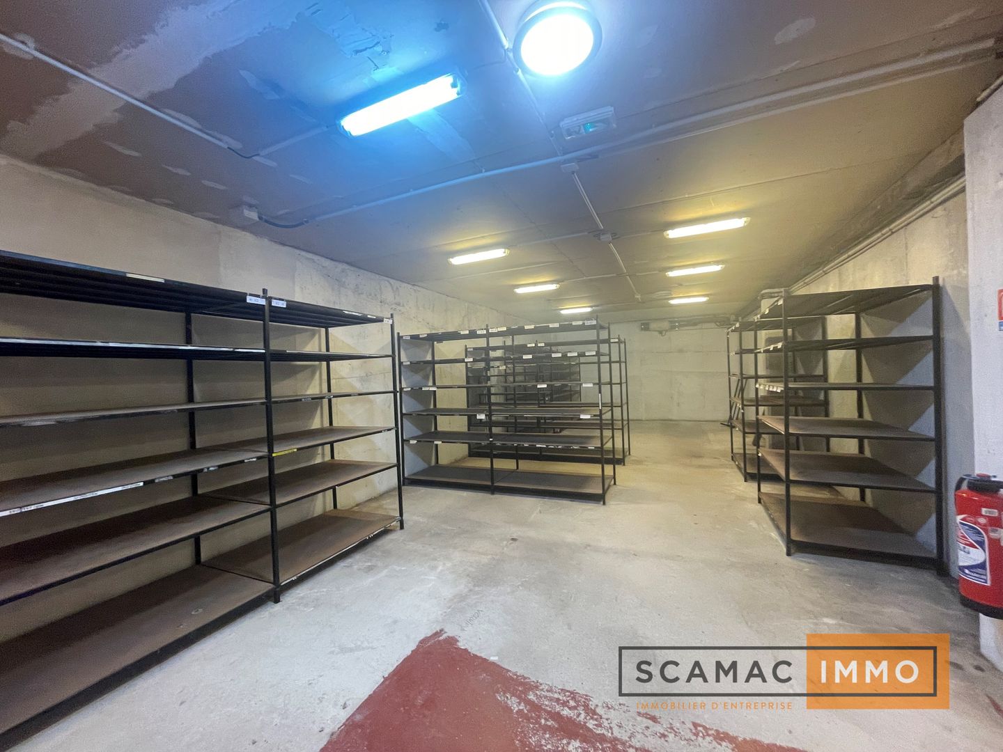 local d'activités de 391m², Plaisir (Yvelines)