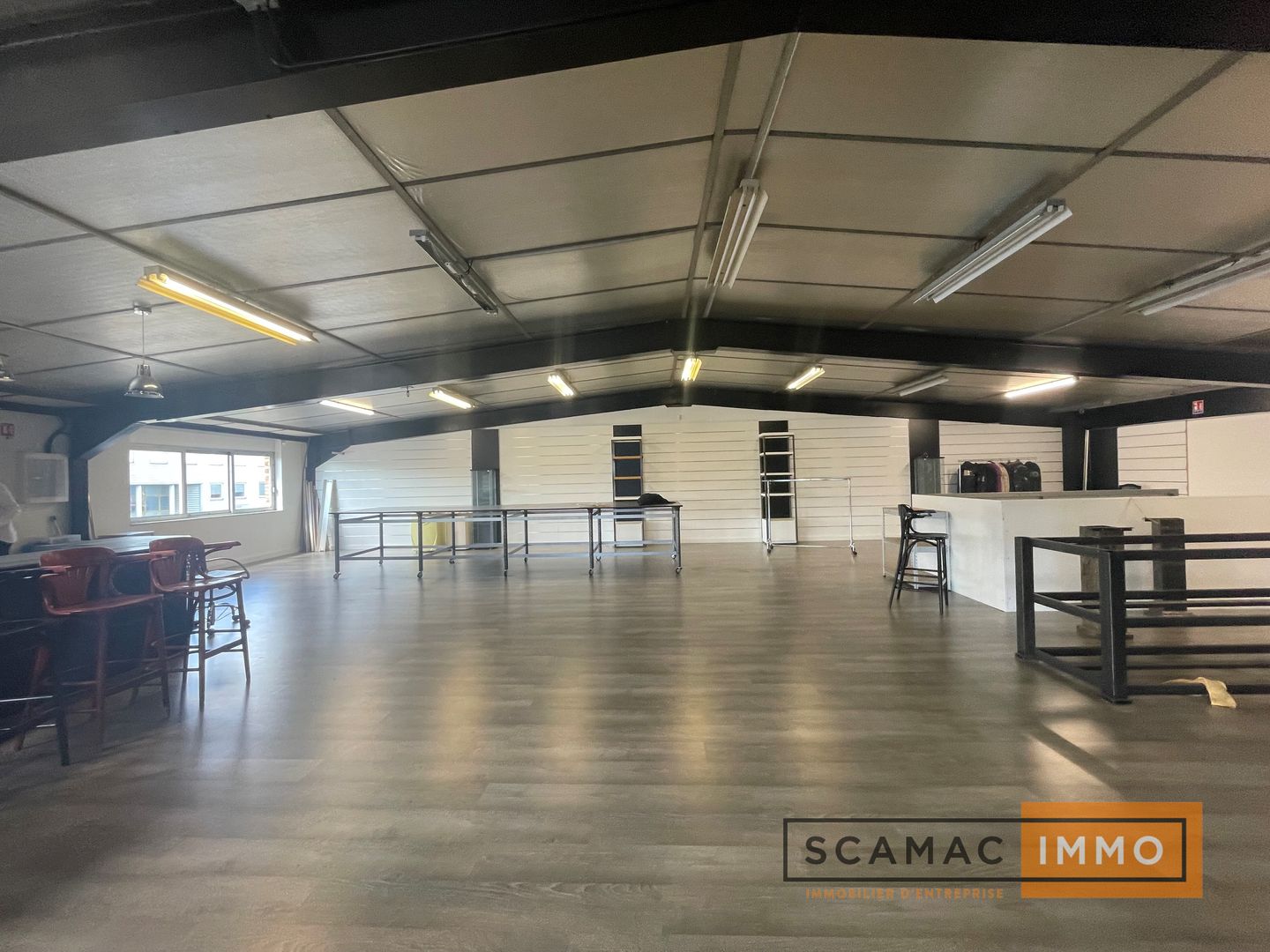bureau de 250m², Plaisir (Yvelines)