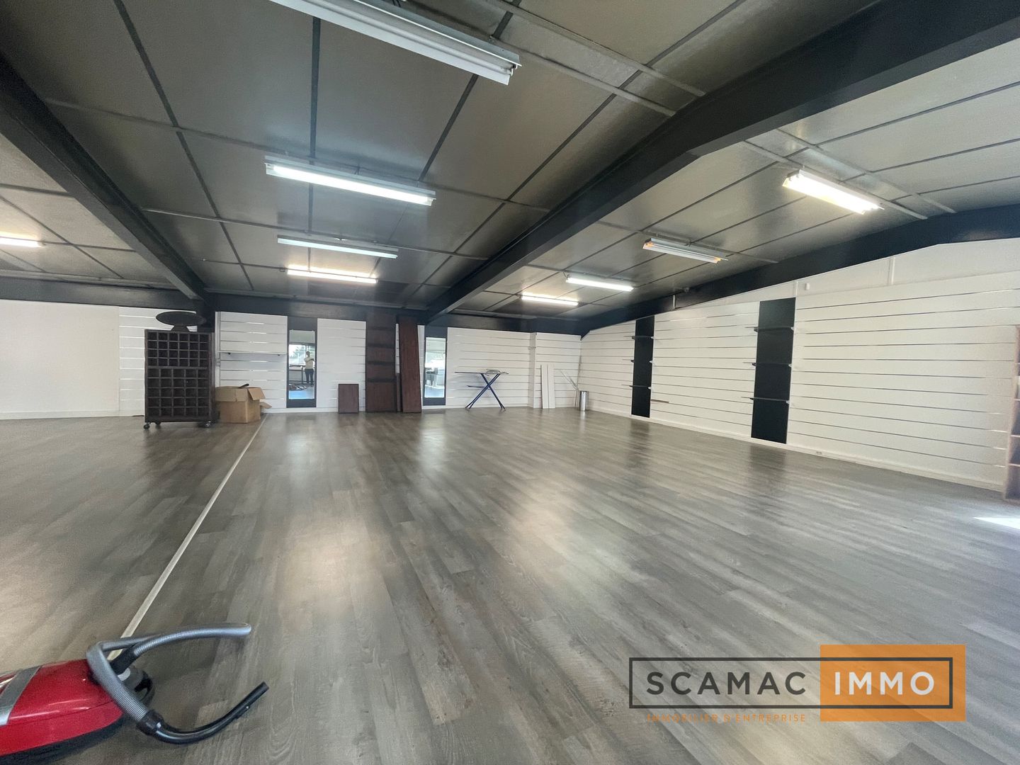 bureau de 250m², Plaisir (Yvelines)