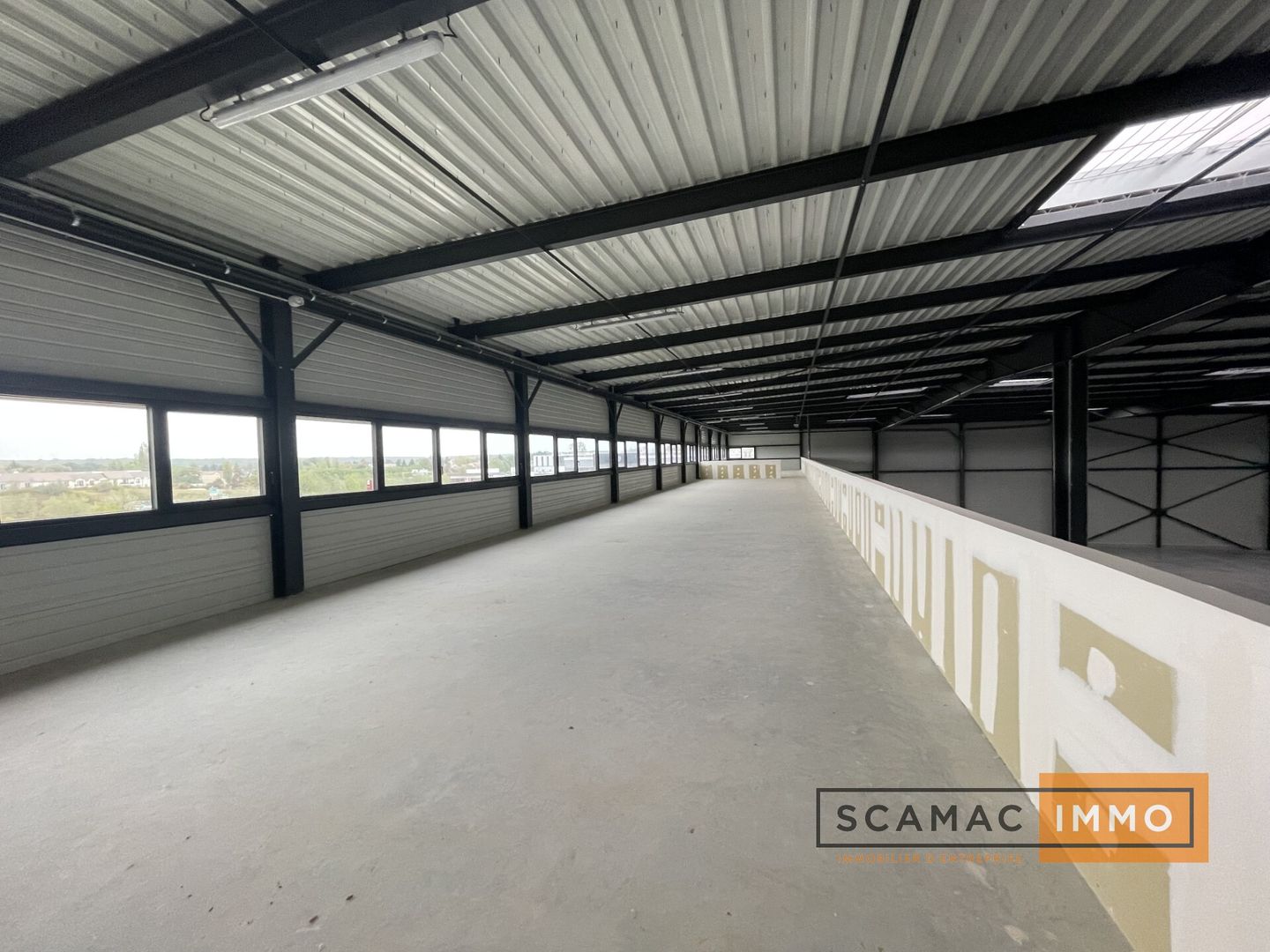 local d'activités de 3 172m², Plaisir (Yvelines)