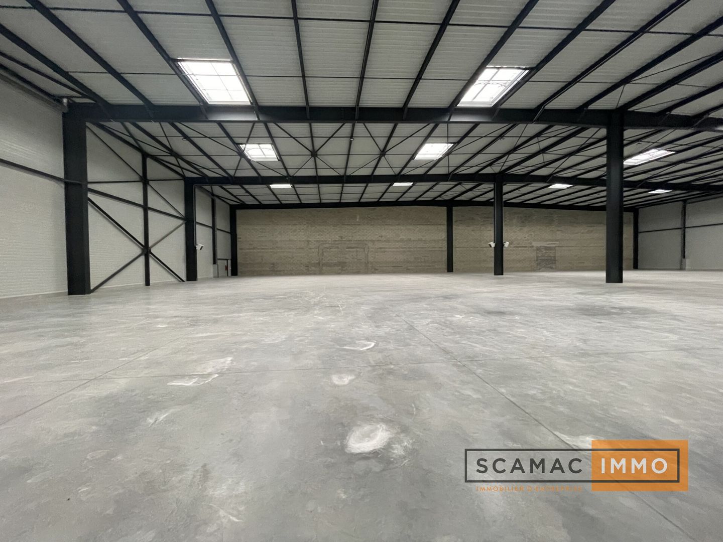 local d'activités de 3 172m², Plaisir (Yvelines)