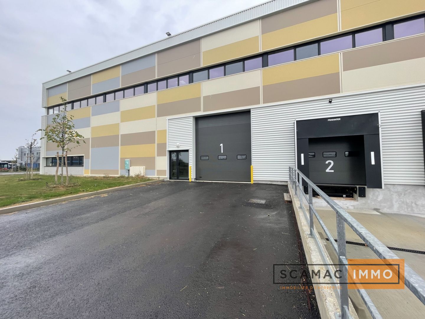 local d'activités de 3 172m², Plaisir (Yvelines)
