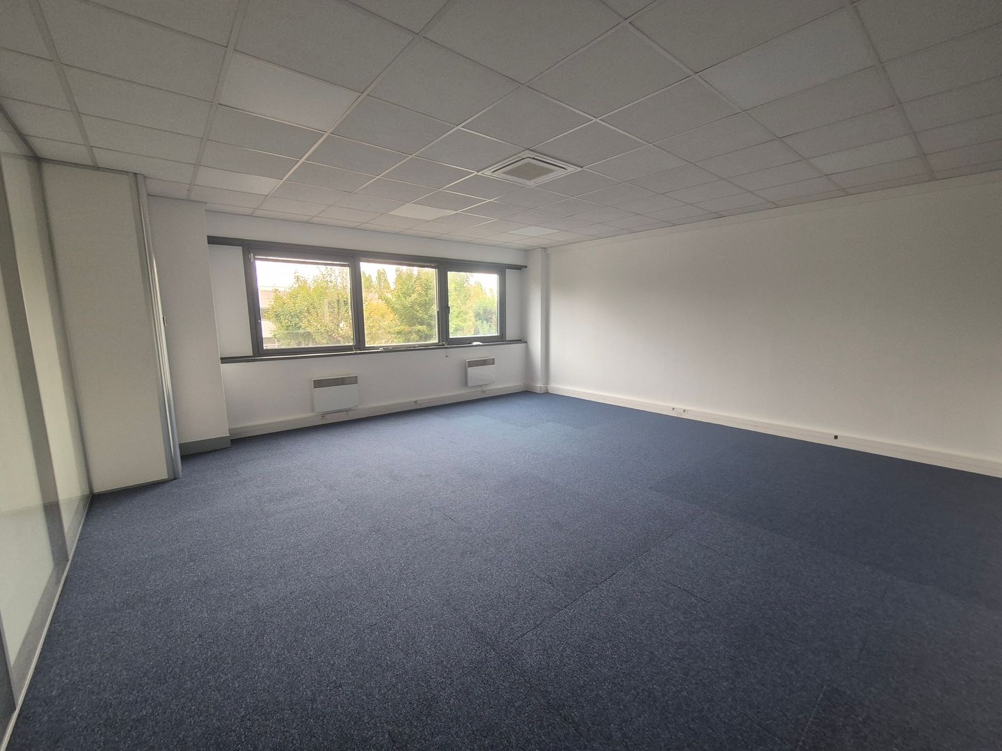 bureau de 270m², Roissy-en-France (Val-d'Oise)