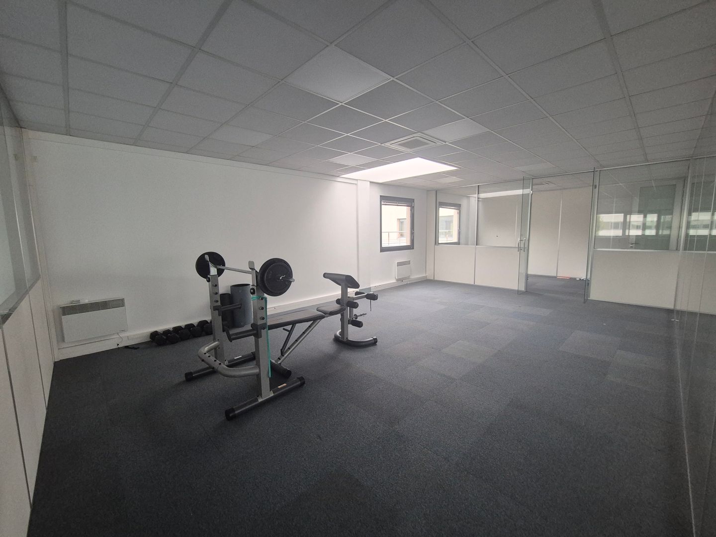 bureau de 270m², Roissy-en-France (Val-d'Oise)