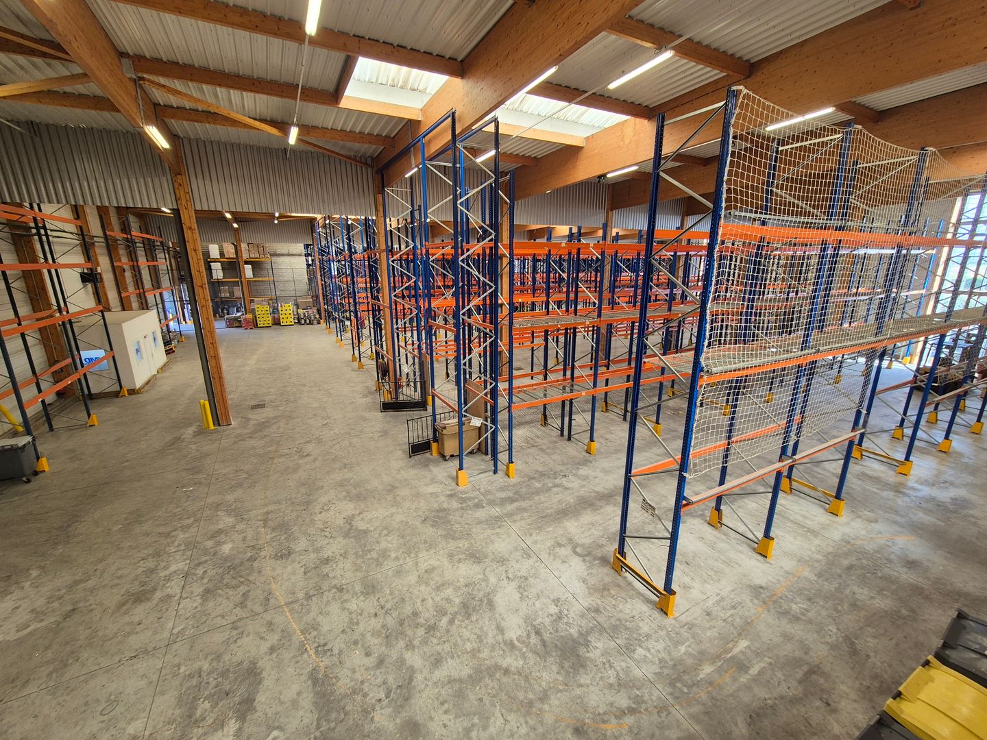 Local d'activités de 3 374 m², Louvres