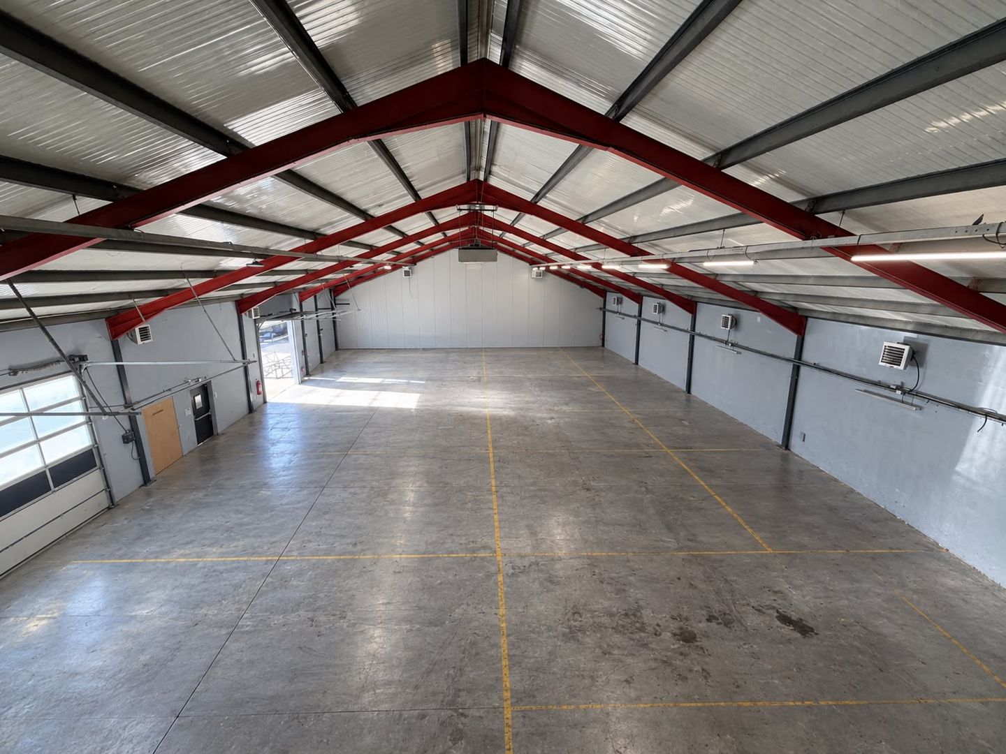Local d'activités de 1 170 m², Gonesse