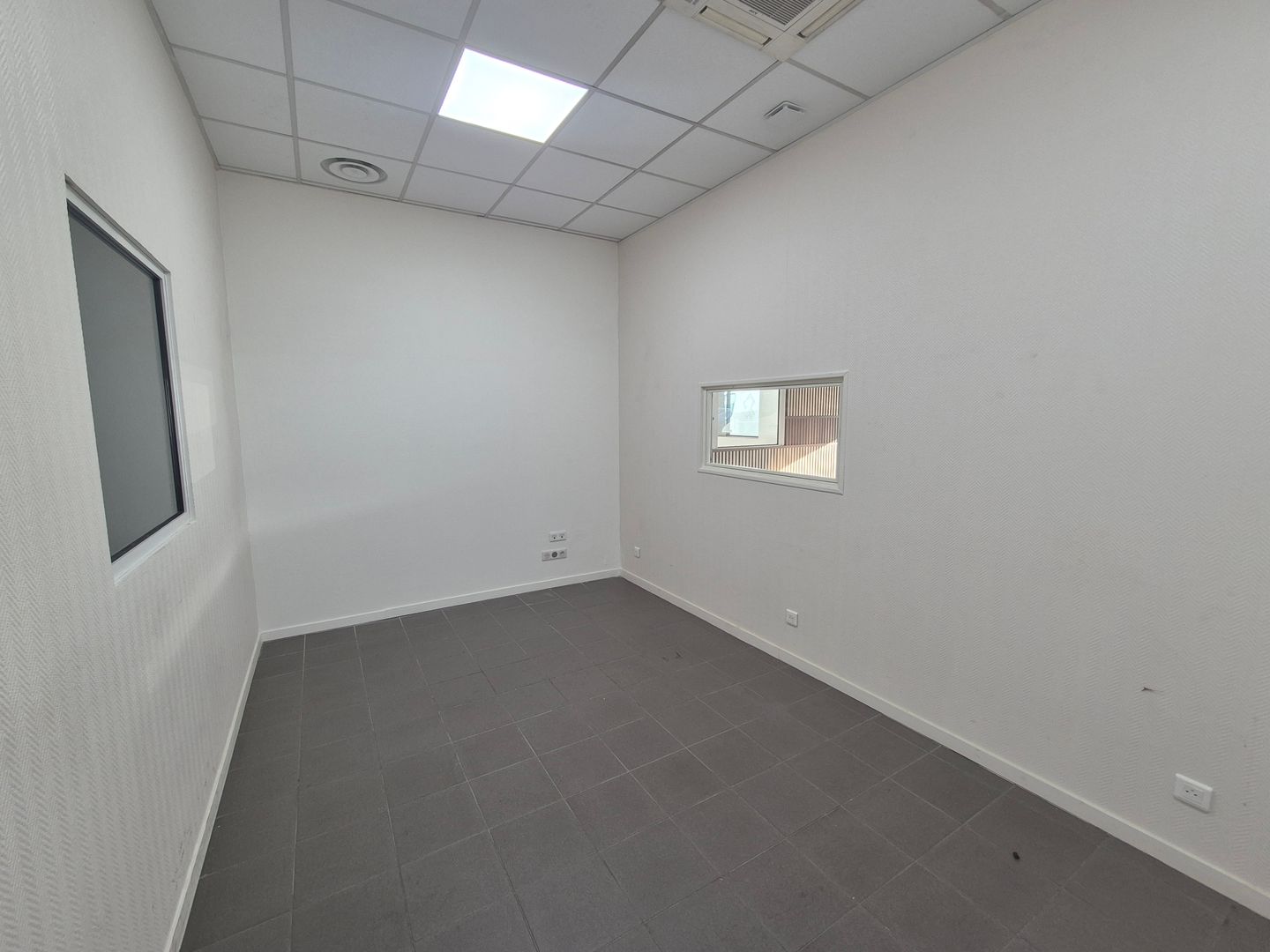 local d'activités de 1 170m², Gonesse (Val-d'Oise)
