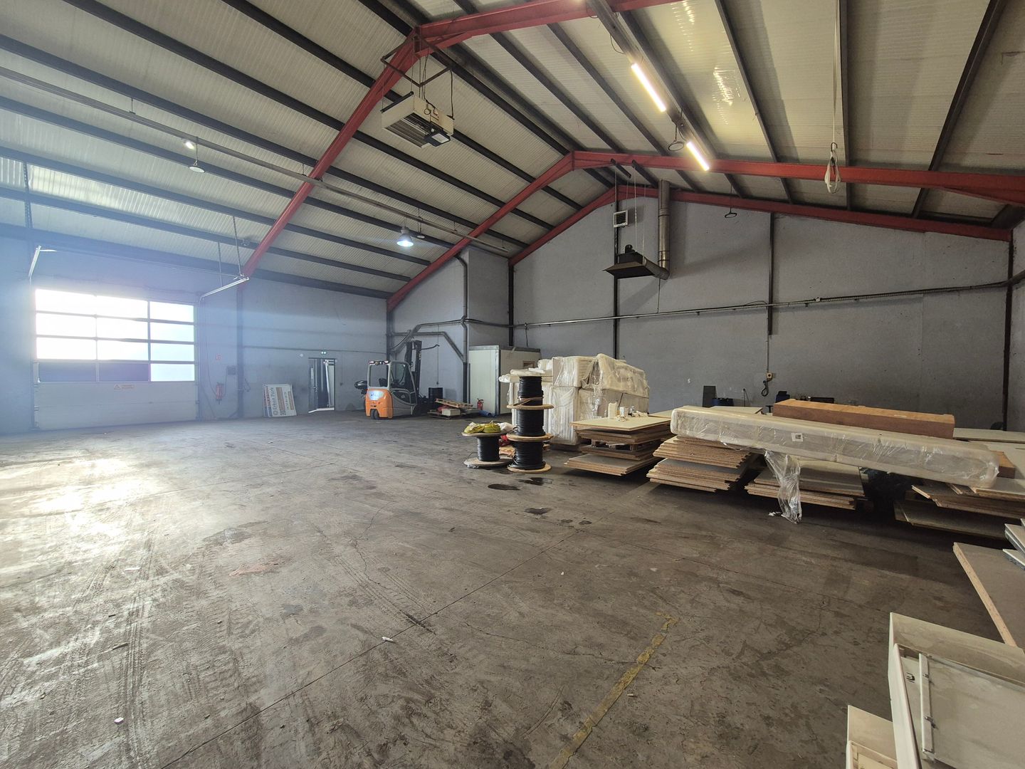 local d'activités de 1 170m², Gonesse (Val-d'Oise)