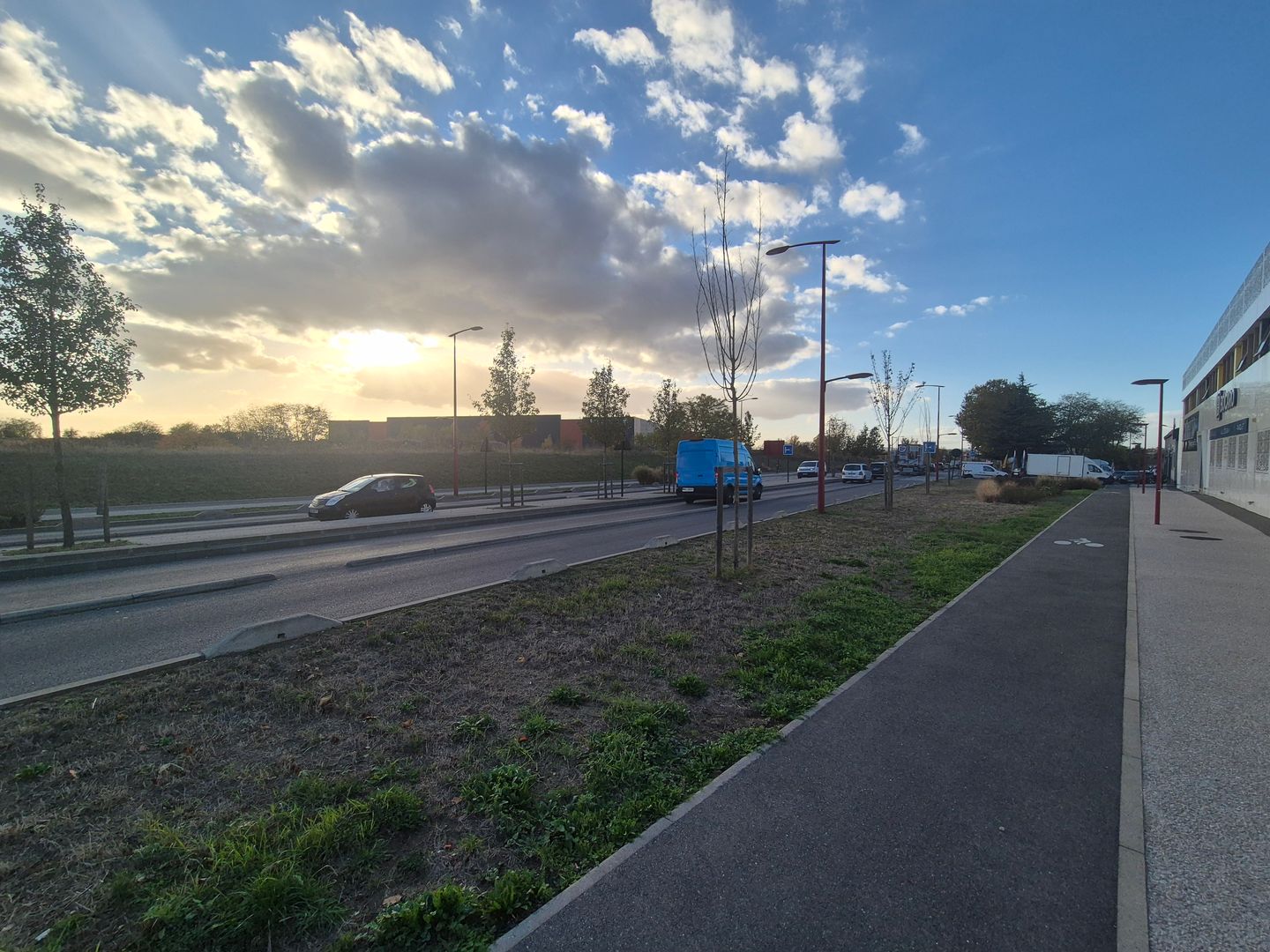 local d'activités de 670m², Gonesse (Val-d'Oise)